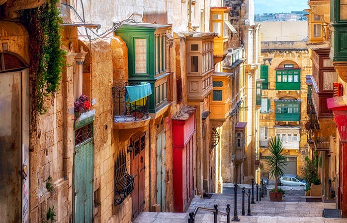 Das Frühlingswetter lädt zu Streifzügen durch die Straßen von Malta ein