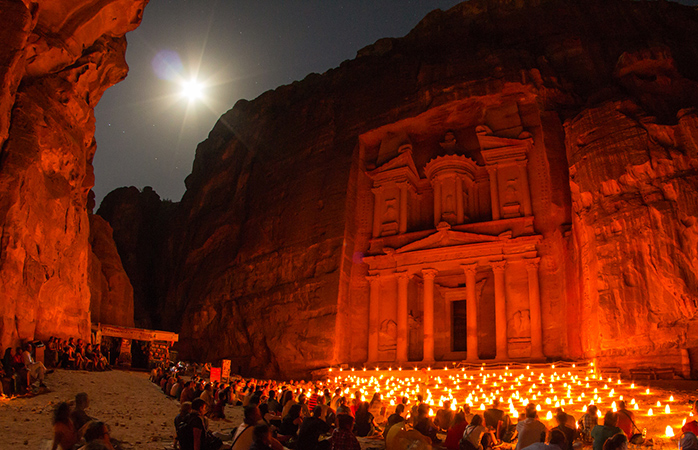 Nachts am Tempel in Petra, Jordanien