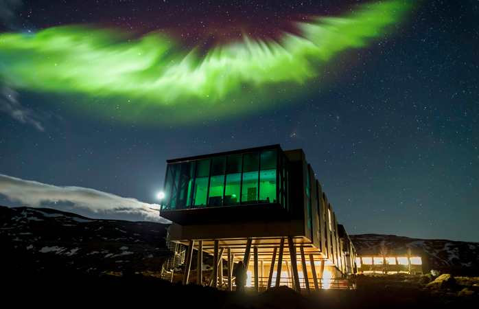 Die Nordlichter erstrahlen über dem ION Hotel.