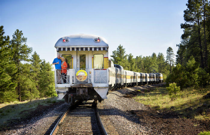 Mit der Grand Canyon Railway entdeckst du einige der spektakulärsten Gegenden des Landes