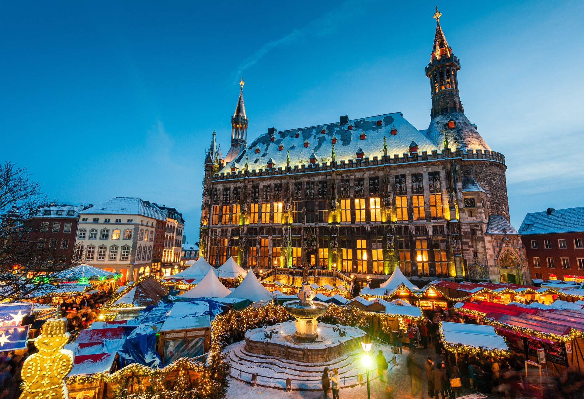 DEST_GERMANY_CHRISTMAS_MARKET_AACHEN_GettyImages-1001727958