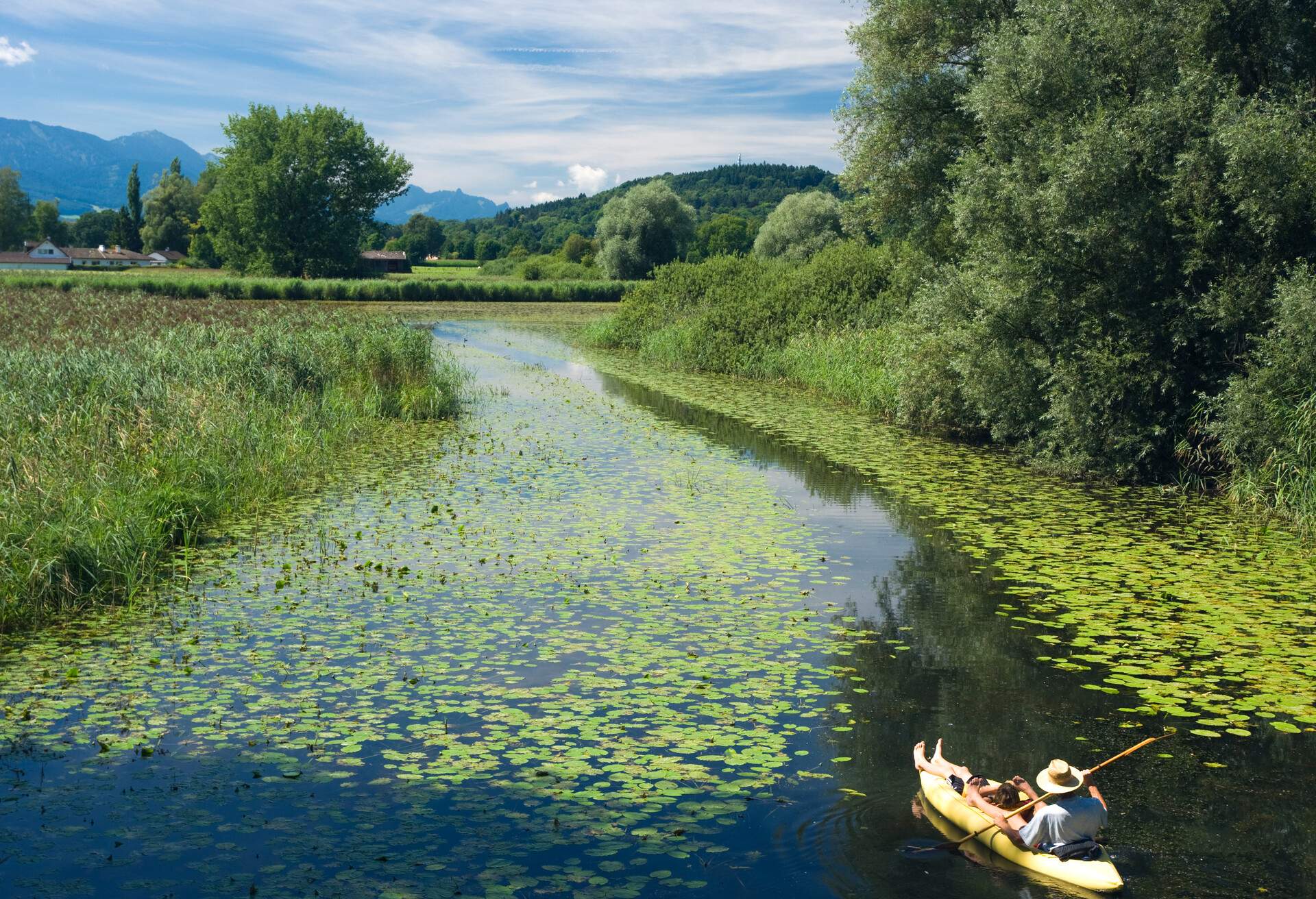 DEST_GERMANY_CHIEMSEE_Schafwaschener-Bucht_THEME_CANOE_GettyImages-93714759