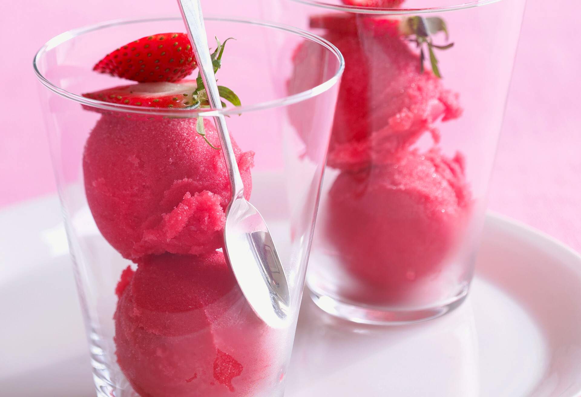 THEME_FOOD_STRAWBERRY_SORBET_GRANITA_GettyImages-75904555