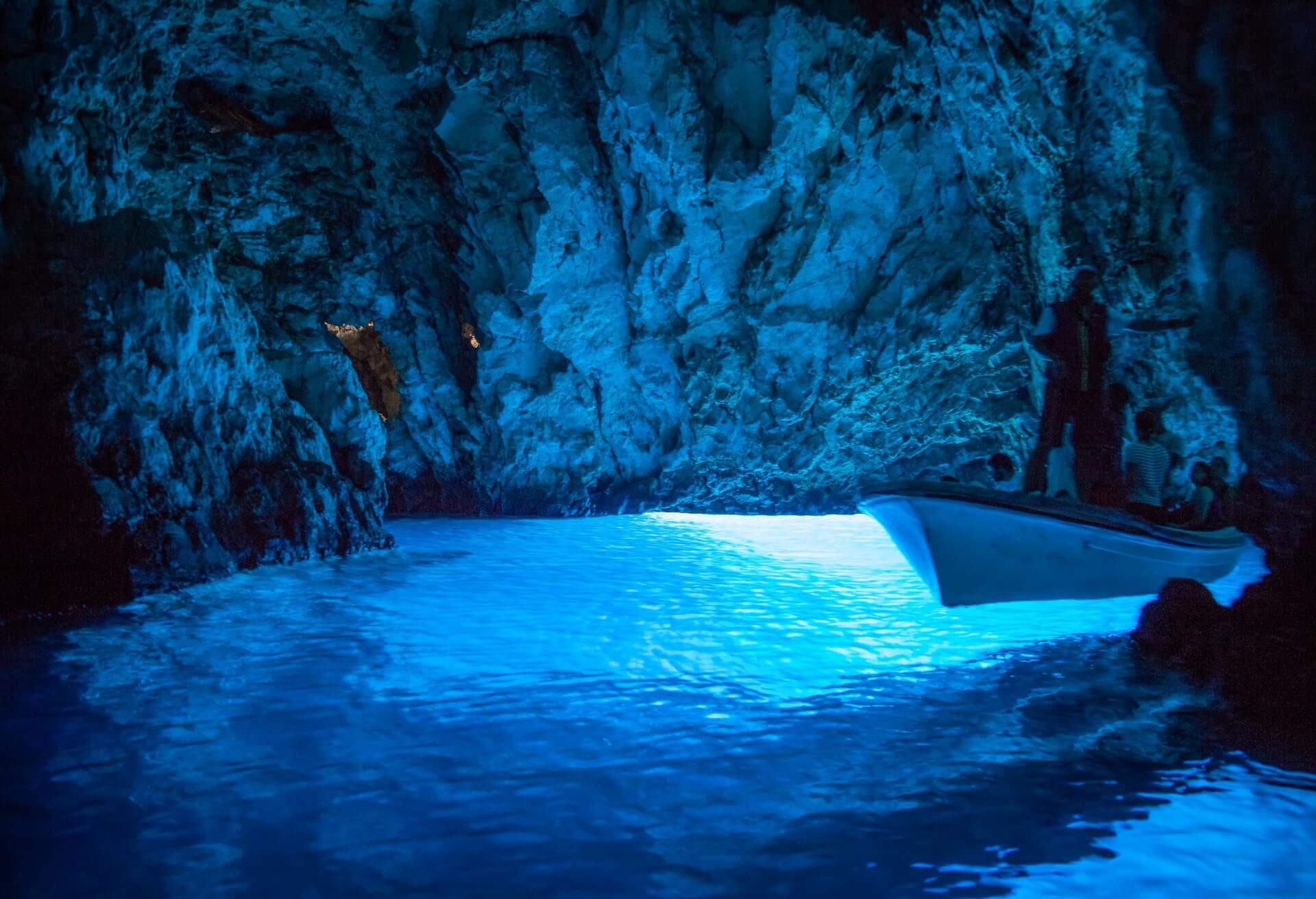 dest_croatia_bisevo_blue-grotto_gettyimages-878768858_universal_within-usage-period_29033