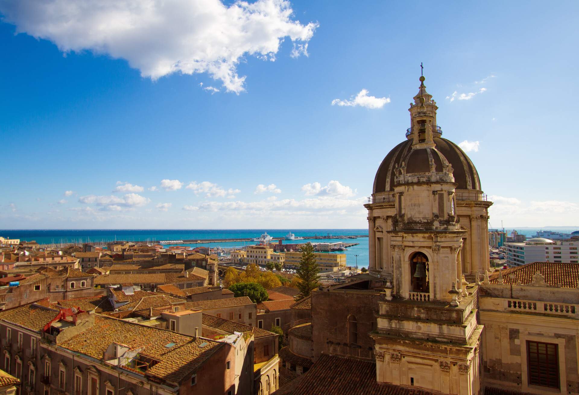 DEST_ITALY_SICILY_CATANIA_GettyImages-628694806