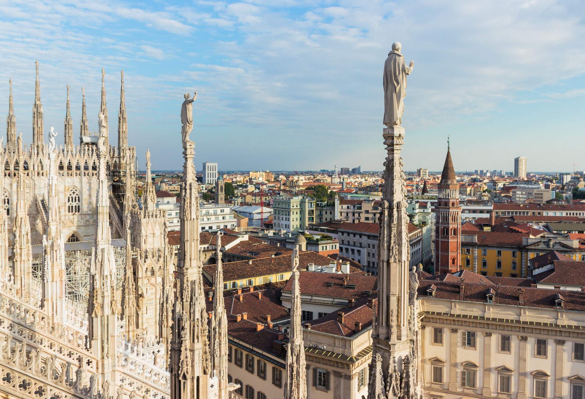 DEST_ITALY_MILAN_shutterstock_570003352