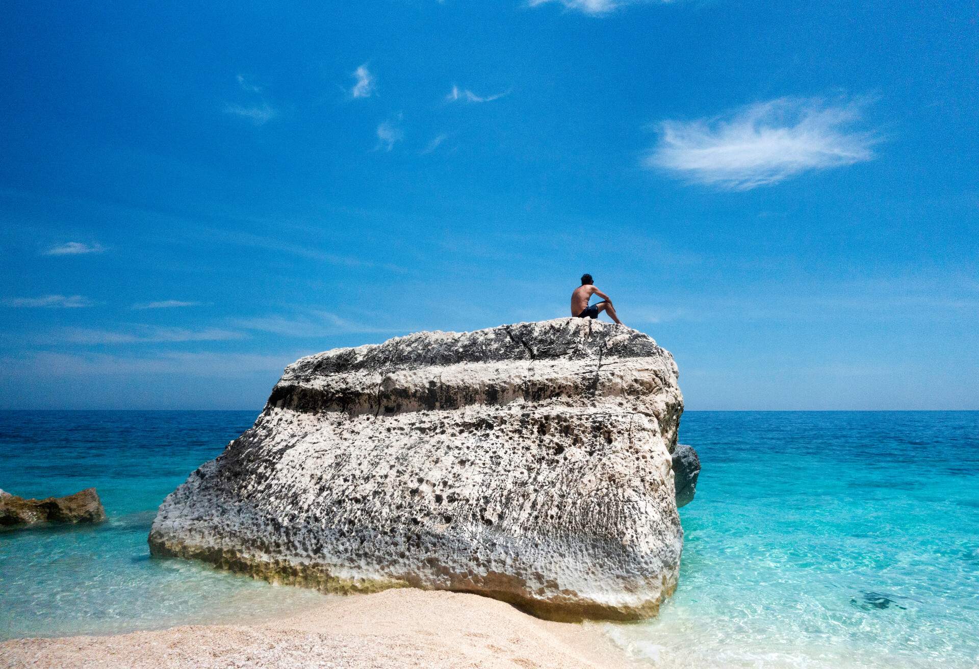 DEST_ITALY_SARDINIA_CALA_MARIOLU_GettyImages-1395173874