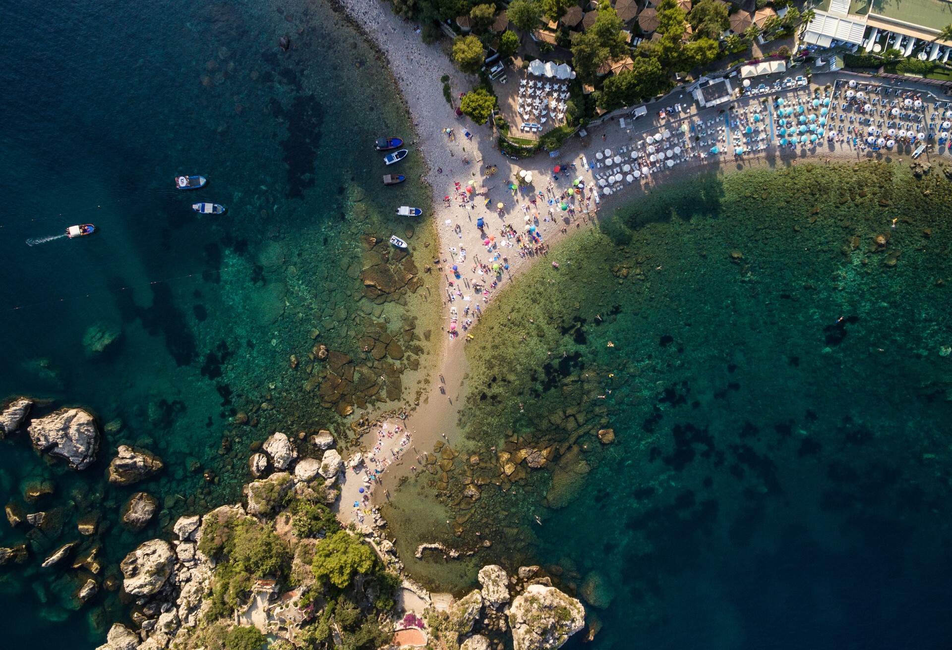 DEST_ITALY_SICILIA_TAORMINA_ISLAND OF ISOLA BELLA_AERIAL_GettyImages-577679422