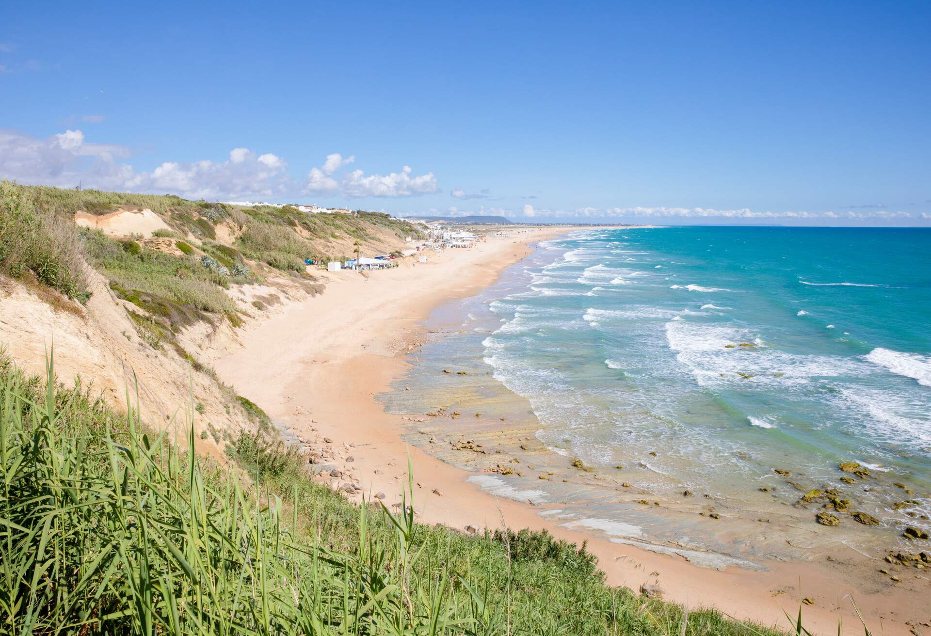 DEST_SPAIN_CADIZ_Playa-de-La Fontanilla_GettyImages-1072517754