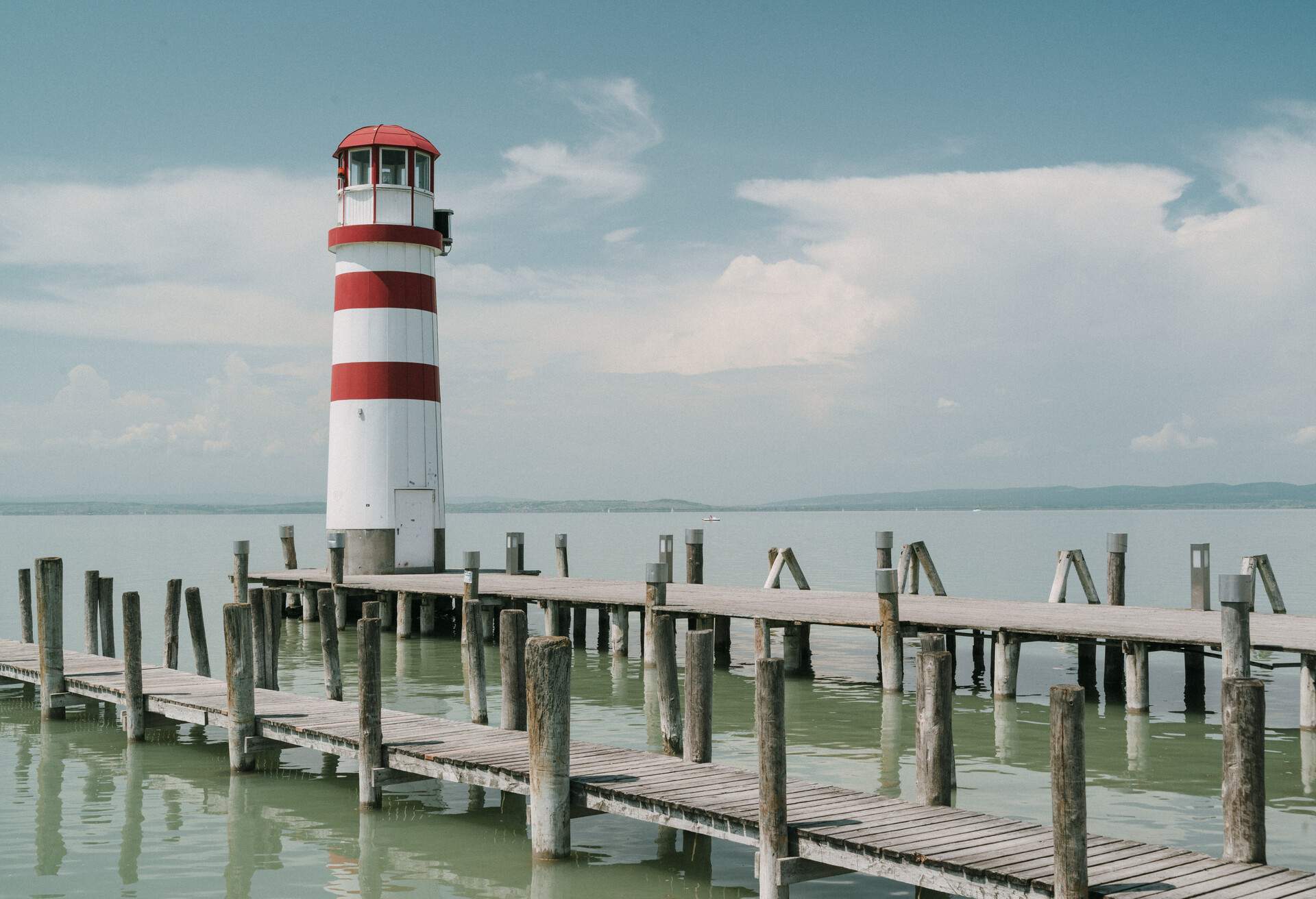 DEST_AUSTRIA_BURGENLAND_LAKE NEUSIEDLER_PODERSDORF AM SEE_LIGHTHOUSE_GettyImages-1006819894