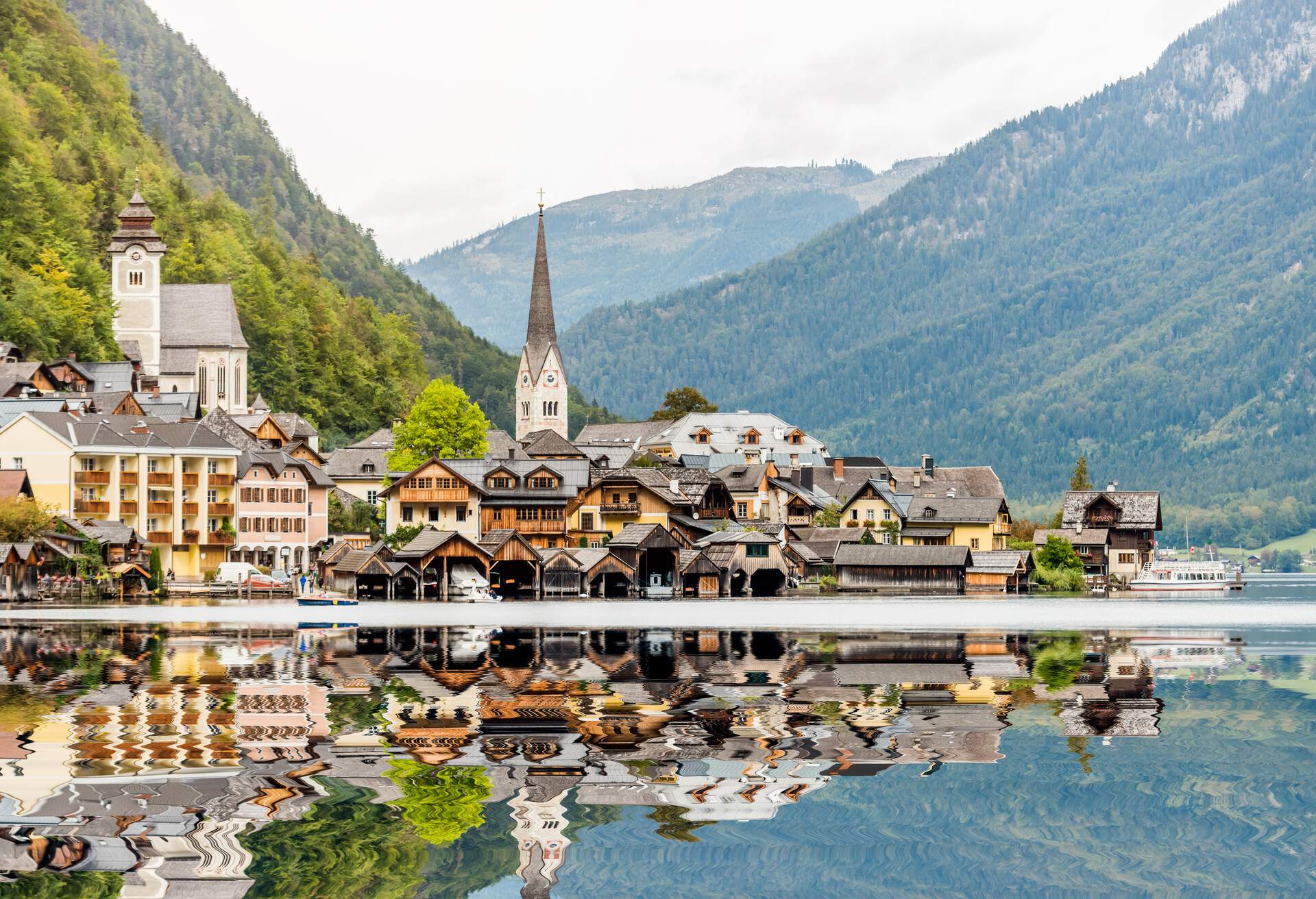 DEST_AUSTRIA_HALLSTATT-shutterstock-premier_1338206444