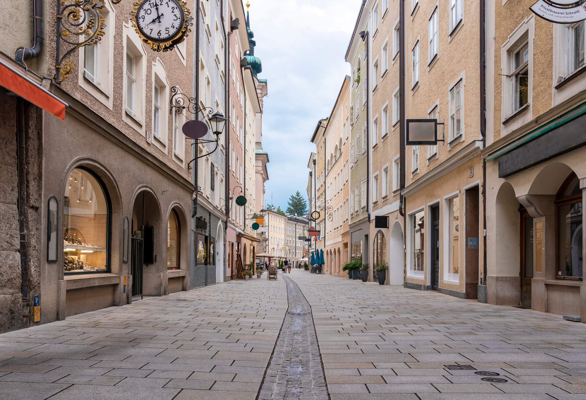 DEST_AUSTRIA_SALZBURG_GETREIDEGASSE_GettyImages-1326128786