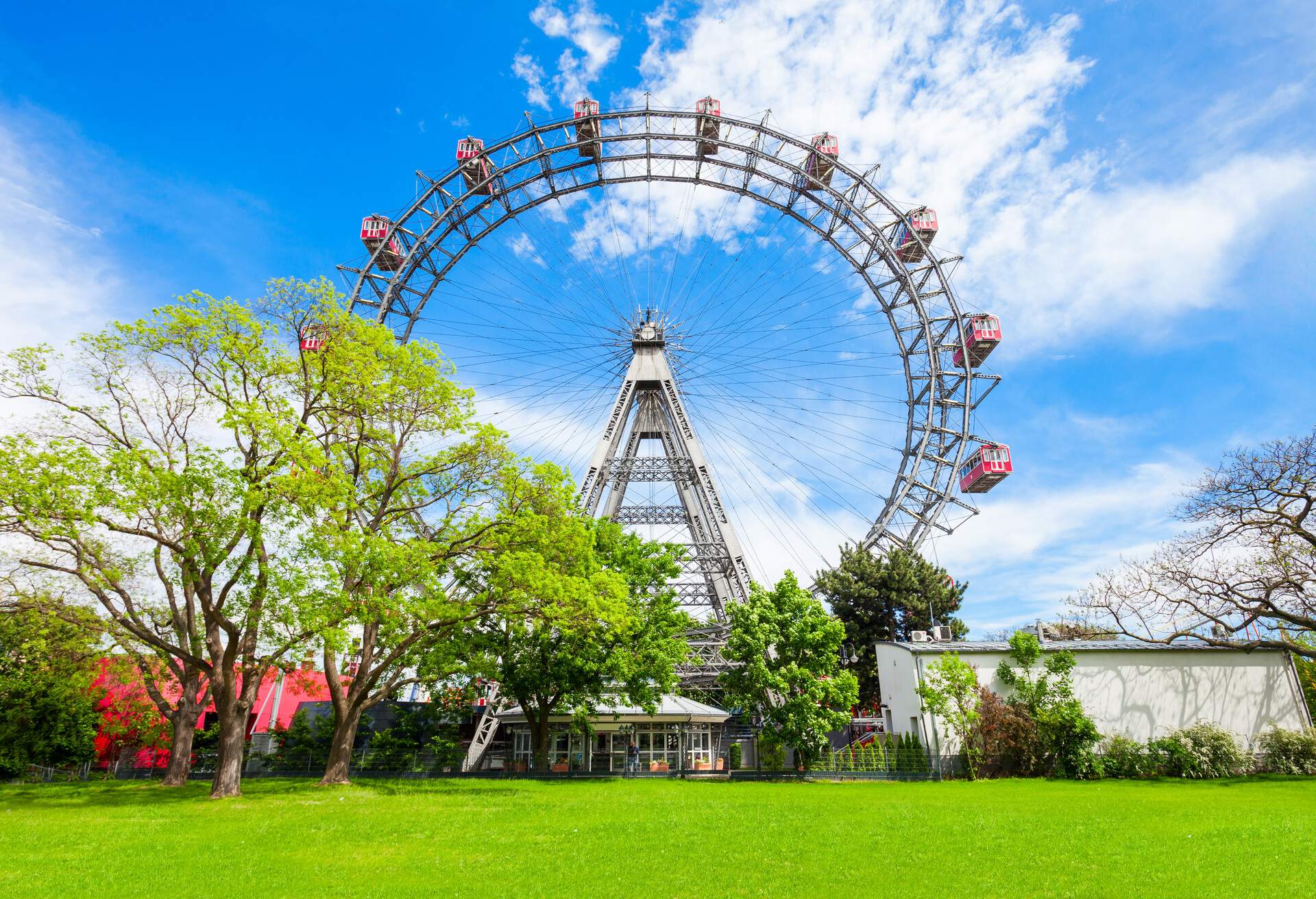 DEST_AUSTRIA_THEME_FERRIS-WHEEL-GettyImages-899447220