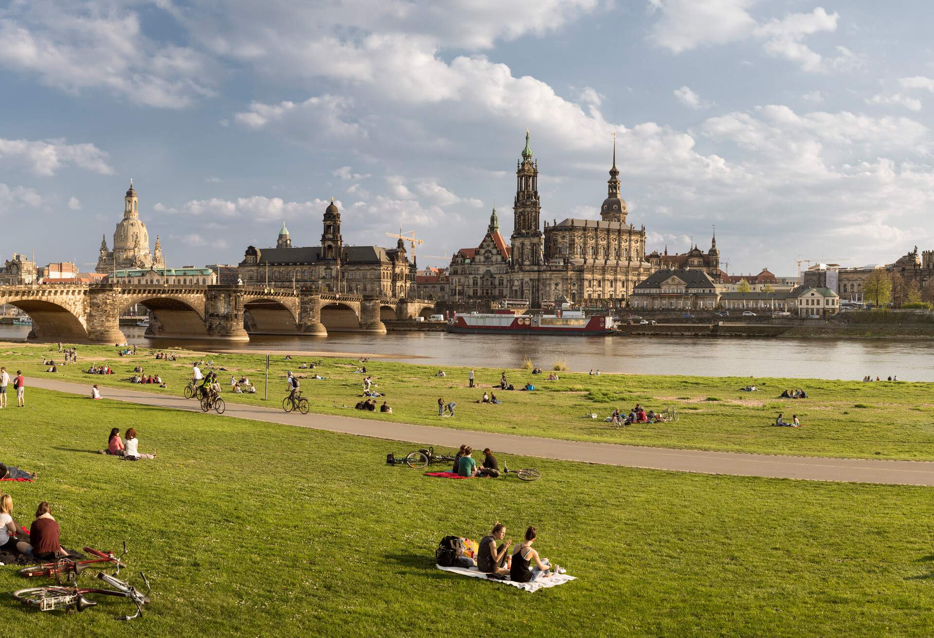 DEST_GERMANY_DRESDEN_GettyImages-560126515