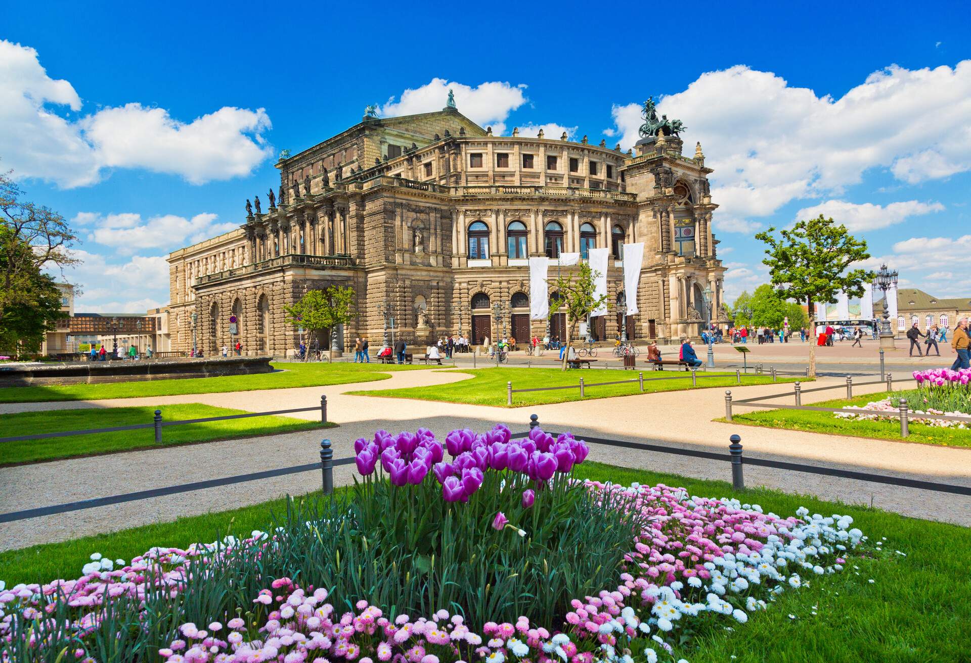 DEST_GERMANY_DRESDEN_SEMPEROPER_OPERA_HOUSE_GettyImages-1089372536