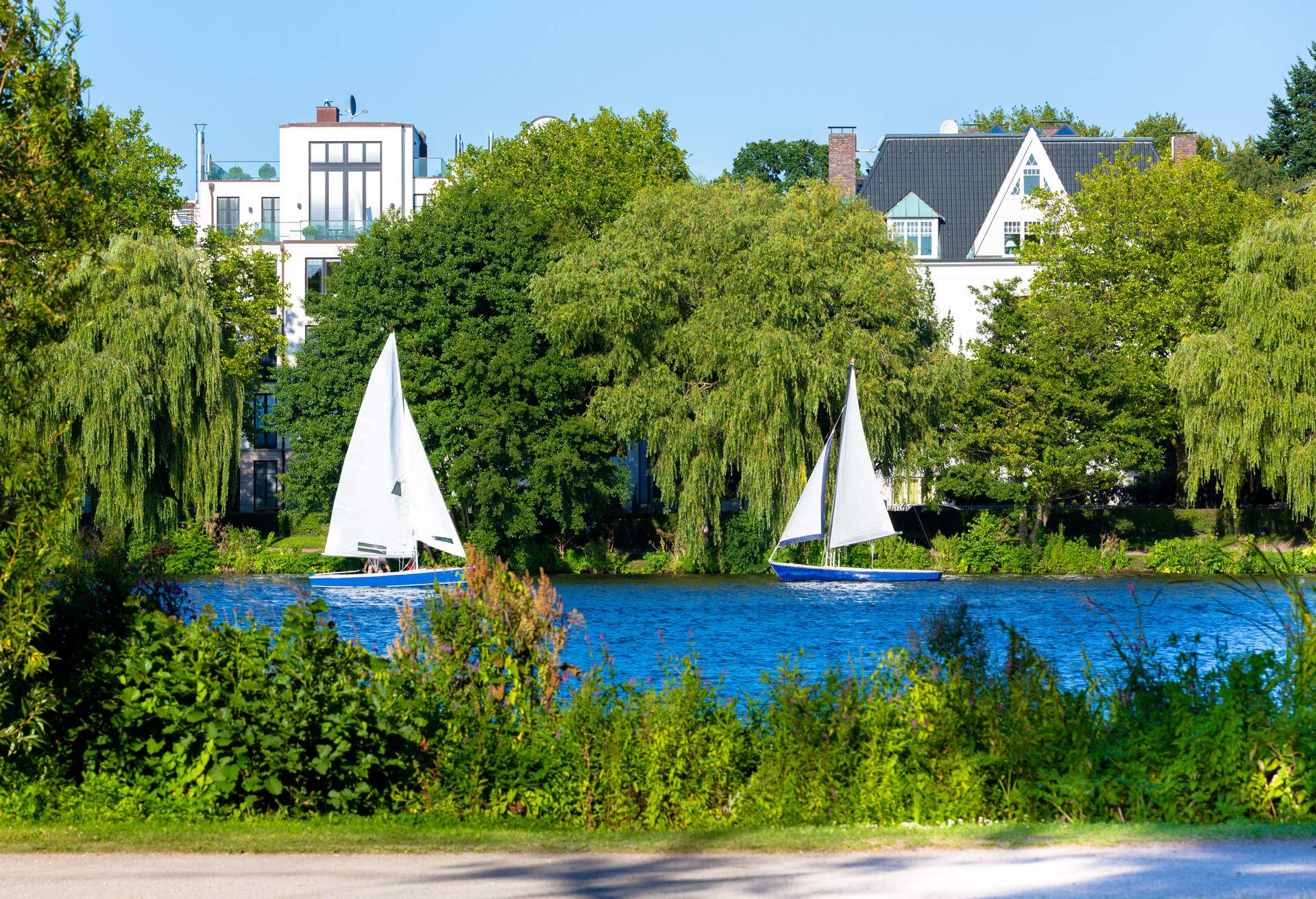 DEST_GERMANY_HAMBURG_AUSSENALSTER_GettyImages-175512858