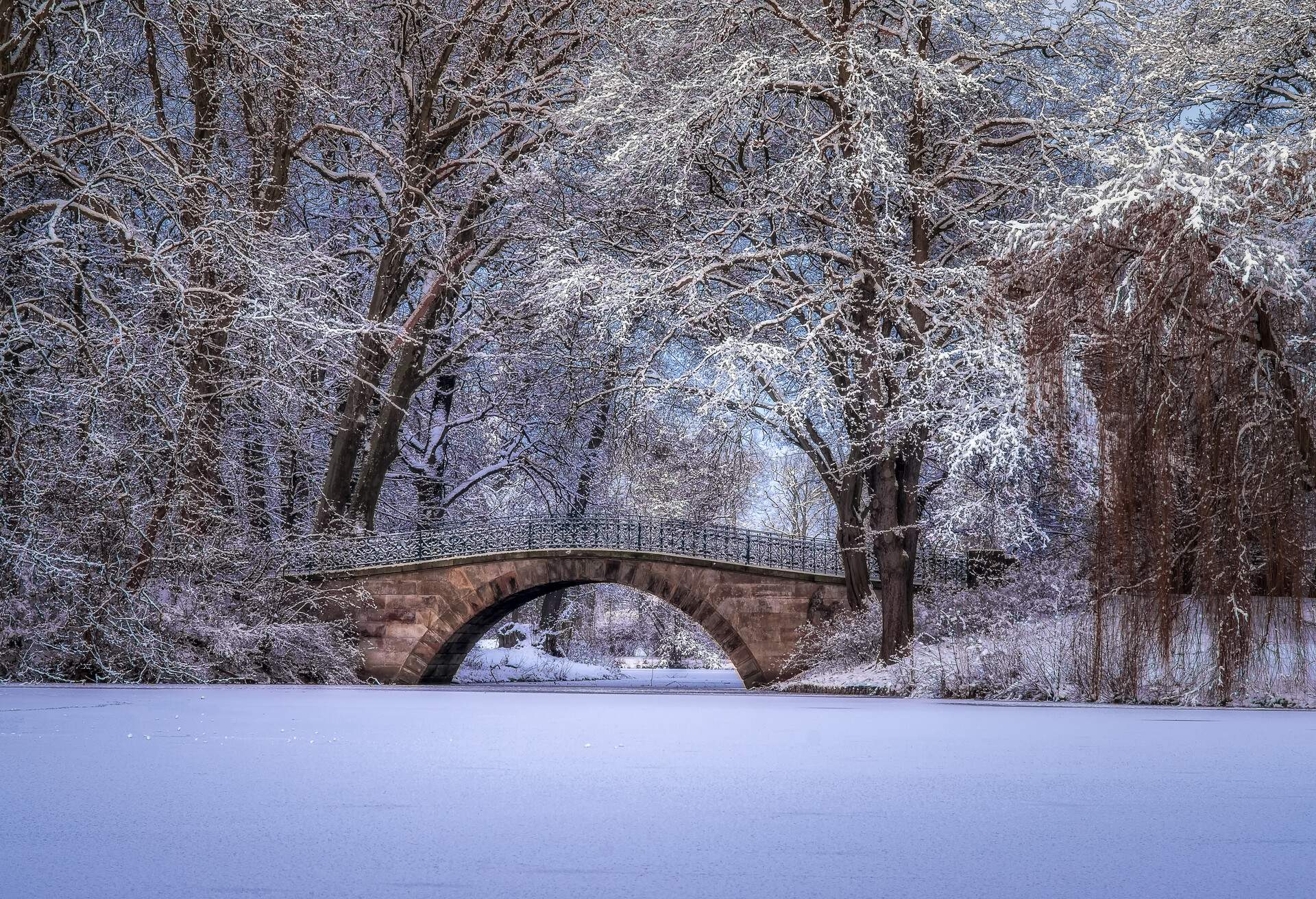 DEST_GERMANY_HANNOVER_HERRENHAUSEN_WINTER_SNOW-GettyImages-1372157886