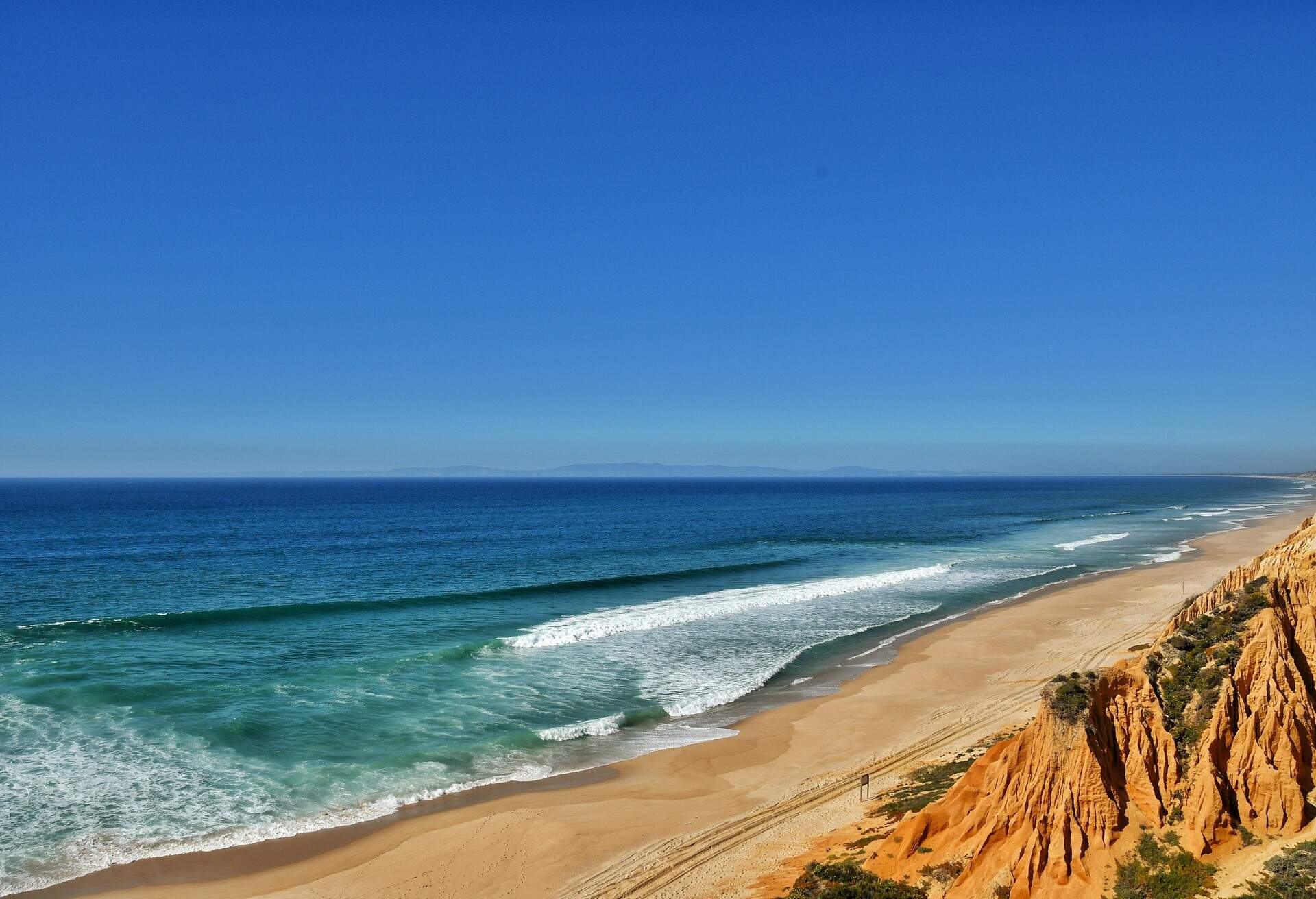 DEST_PORTUGAL_SANTO_ANDRE_GettyImages-1154217438.jpg