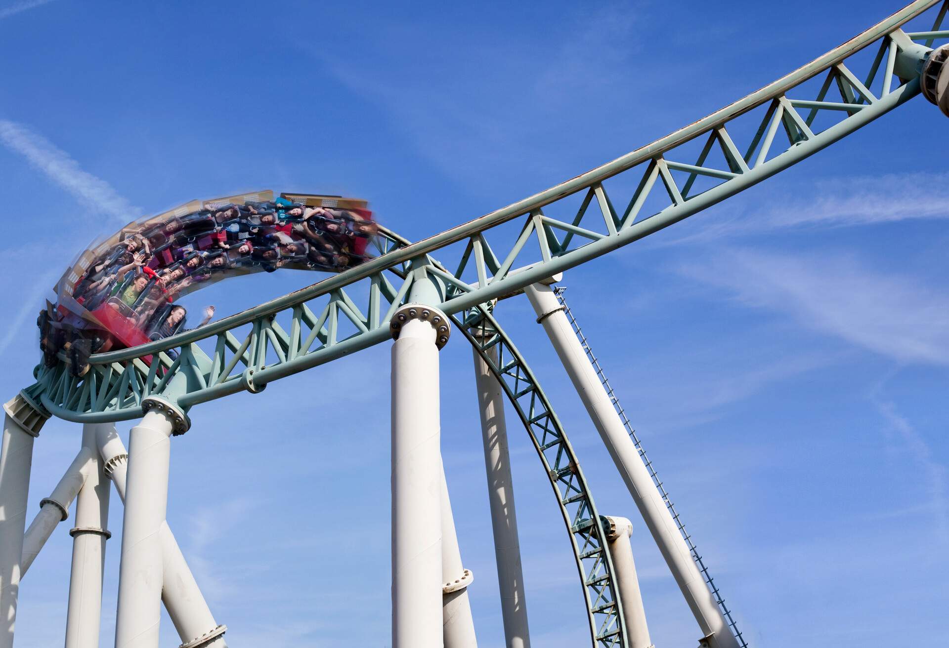 THEME_AMUSEMENT-PARK_ROLLERCOASTER_PEOPLE-GettyImages-105645705