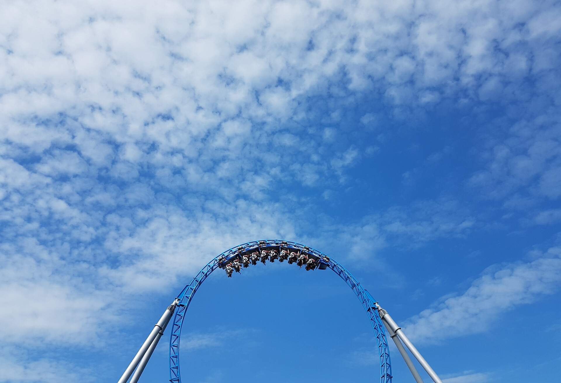 THEME_AMUSEMENT-PARK_ROLLERCOASTER_PEOPLE-GettyImages-750565349