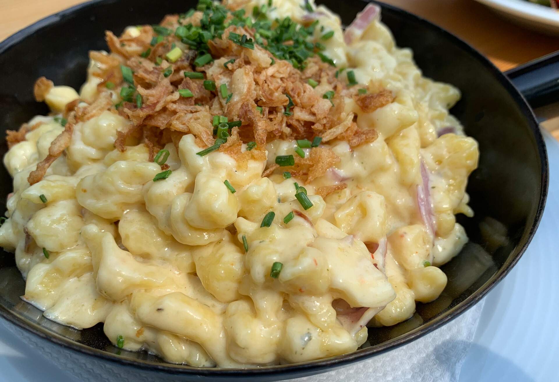 THEME_FOOD_GERMAN_KÄSESPÄTZLE_GettyImages-1302048498