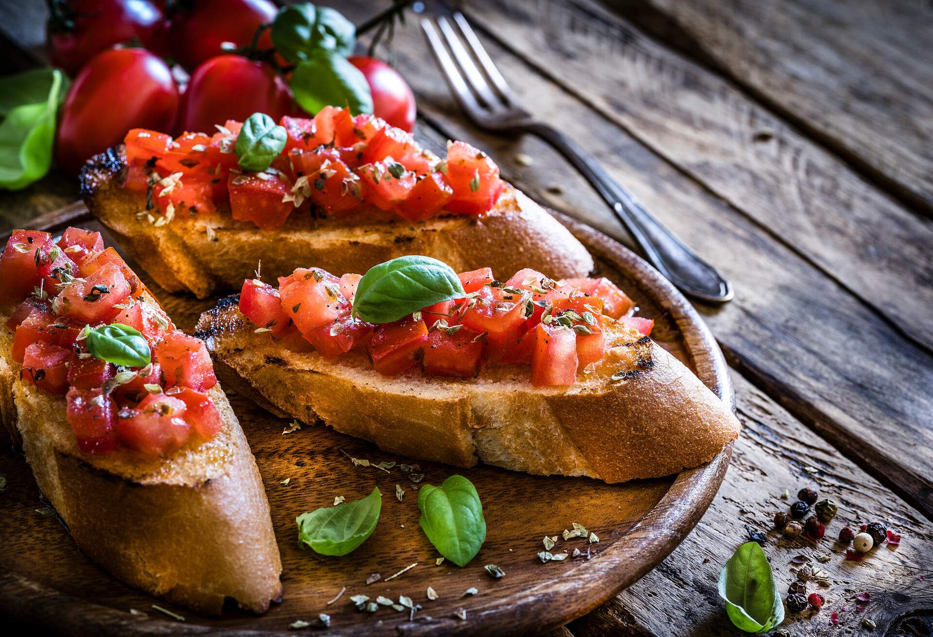 THEME_FOOD_ITALIAN_BRUSCHETTA_GettyImages-1181611076