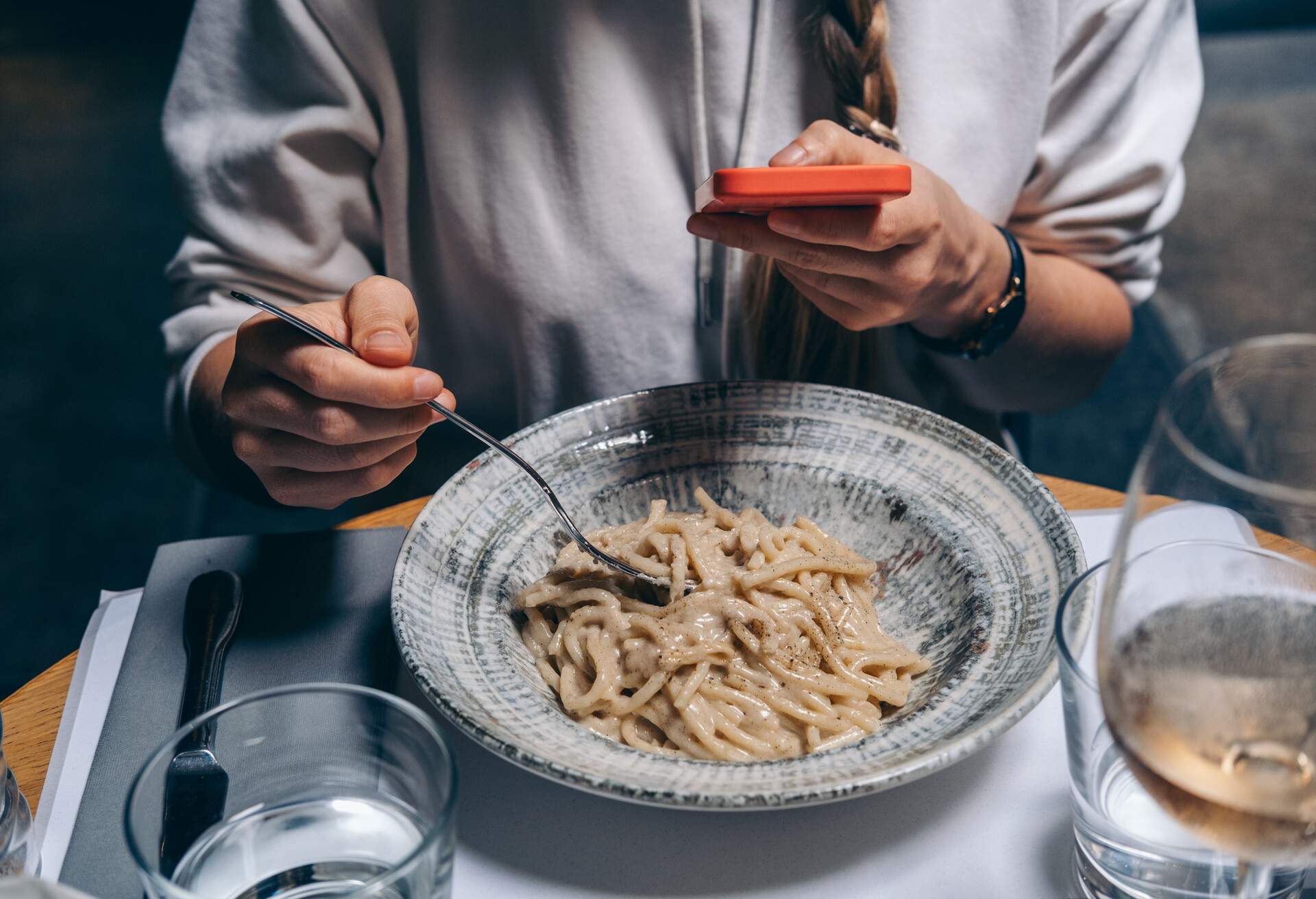 THEME_FOOD_ITALIAN_PASTA-CACIO-E-PEPE_GettyImages-1345873829