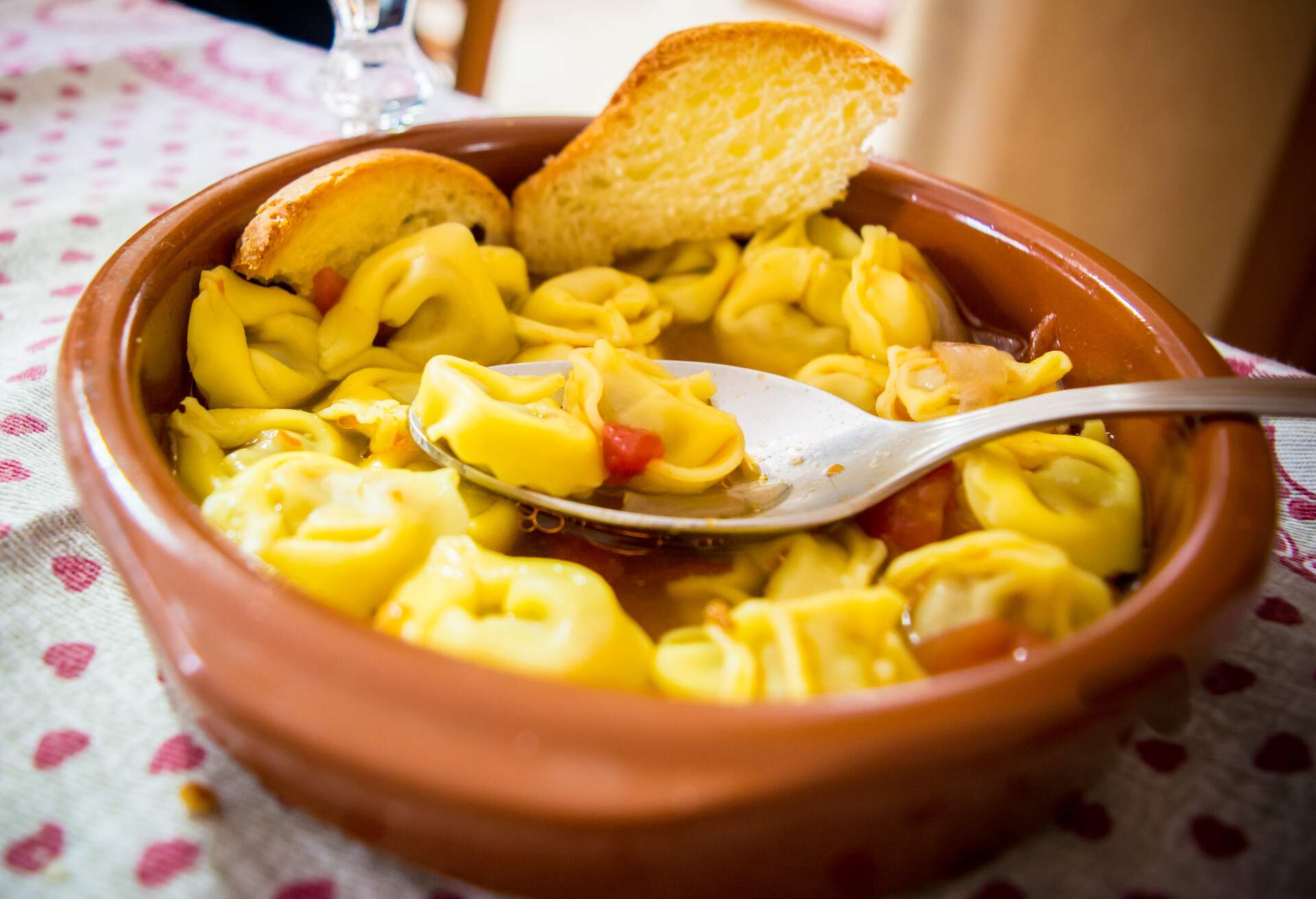 THEME_FOOD_ITALIAN_TORTELLINI-IN-BRODO_GettyImages-873272002