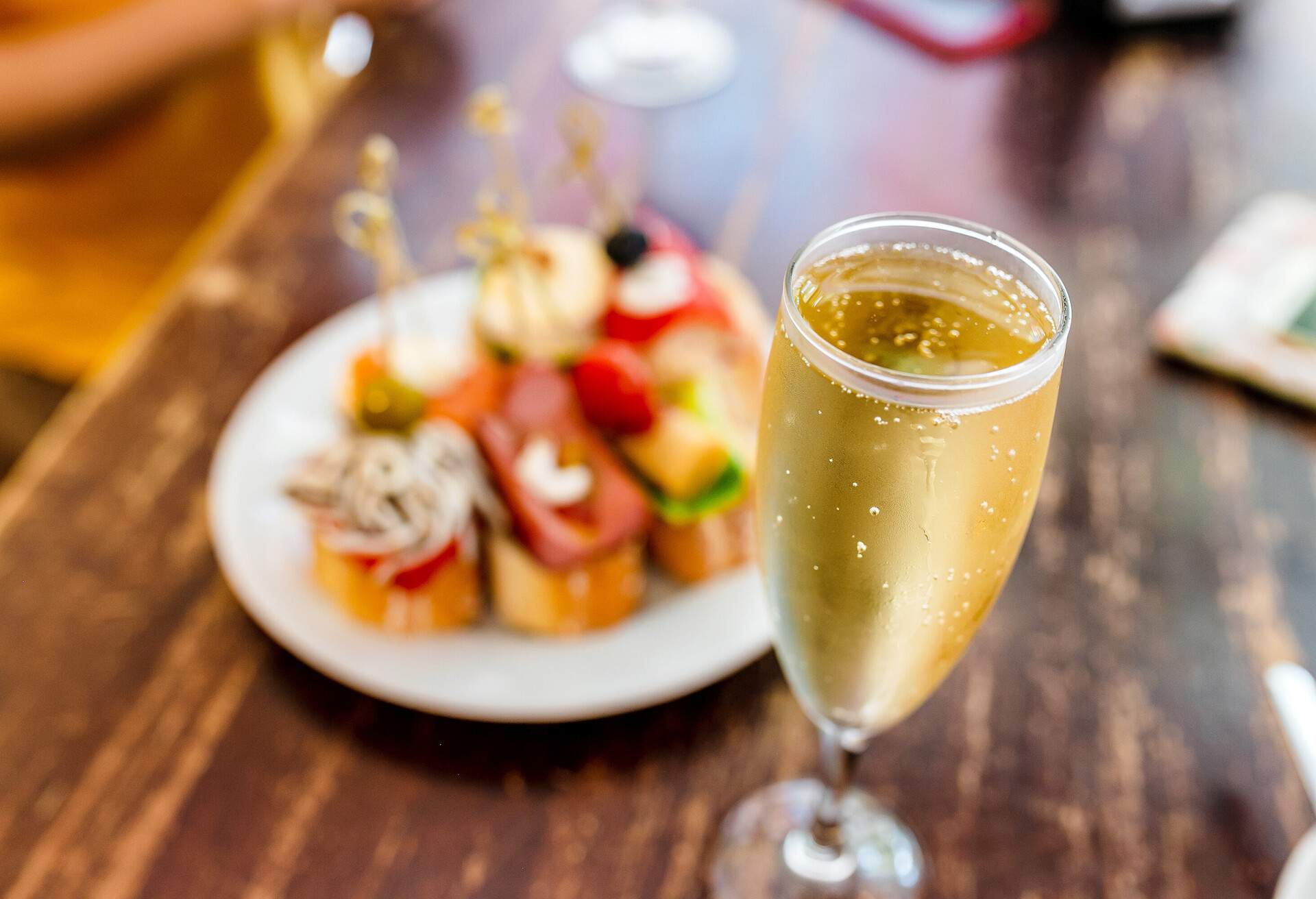THEME_FOOD_SPANISH_DRINK_CAVA_GettyImages-1144406524