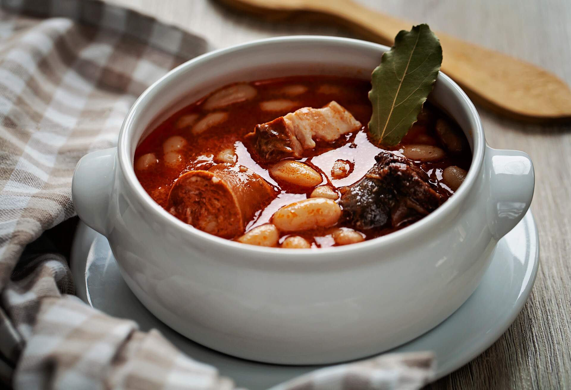 THEME_FOOD_SPANISH_FABADA_ASTURIANA_GettyImages-1327431085