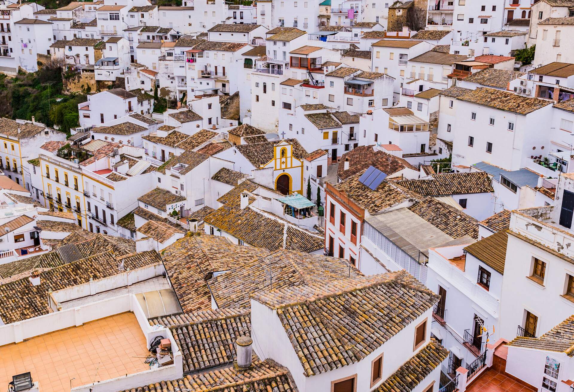 spain_cadiz_setenil-de-las-bodegas_coloured-houses