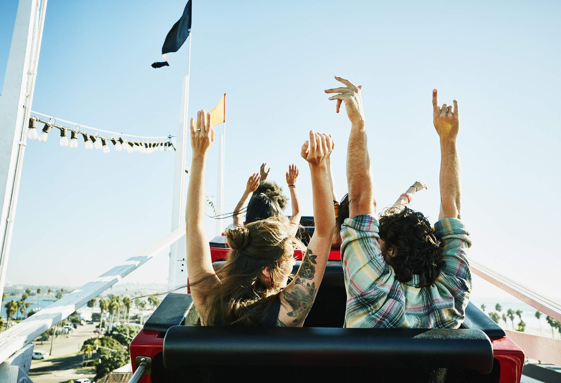 theme_people_rollercoaster_amusement-park-gettyimages-1083855824_universal_within-usage-period_83236