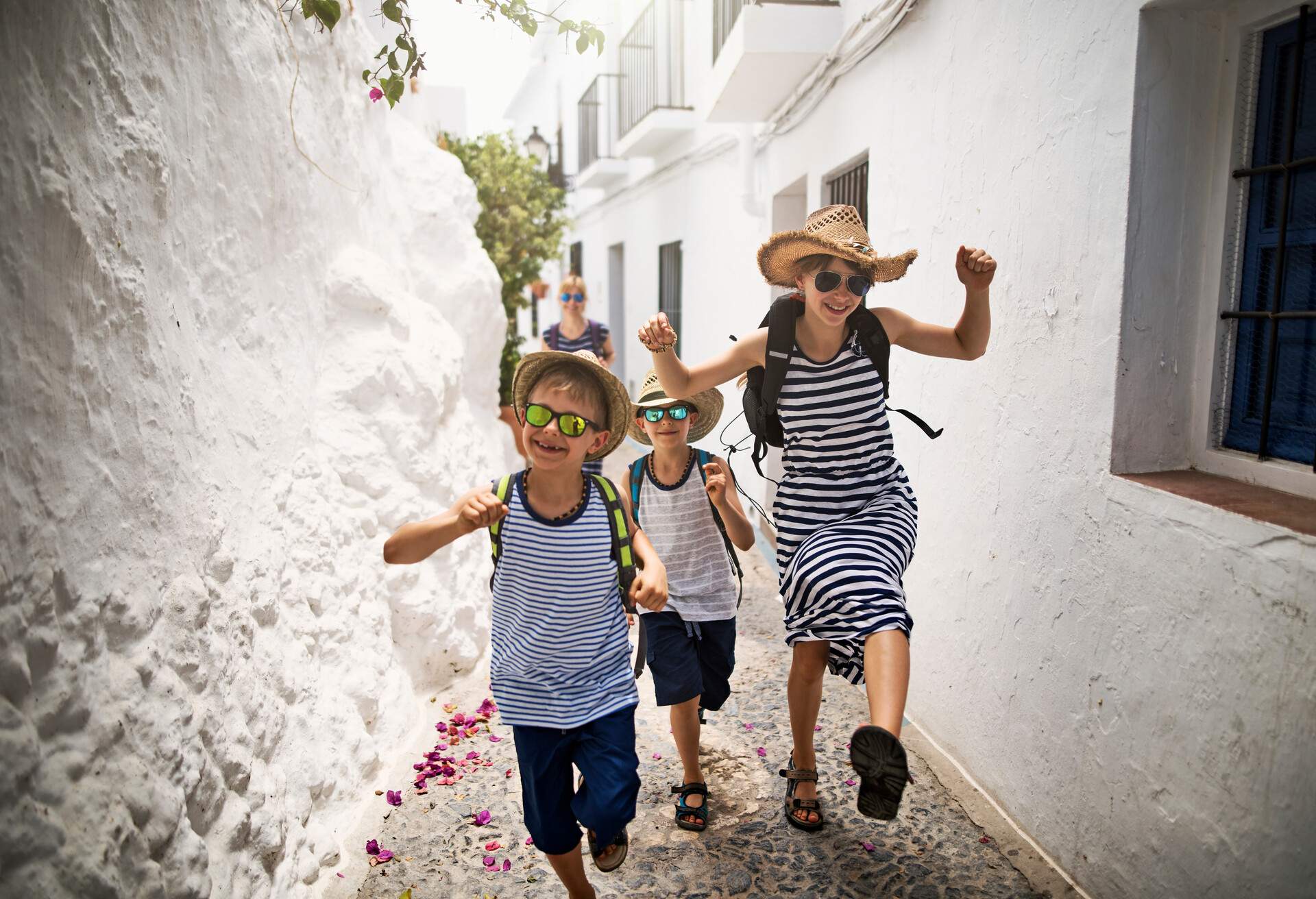 DEST_SPAIN_ANDALUSIA_THEME_FAMILY_CHILDREN_GettyImages-813755174