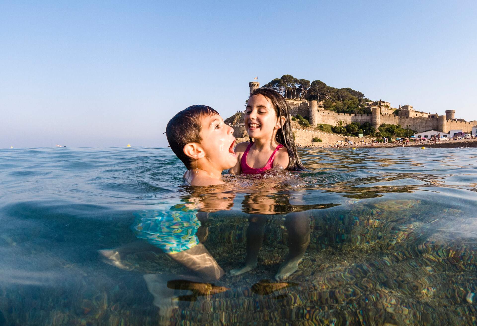 DEST_SPAIN_COSTA-BRAVA_THEME_CHILDREN_GettyImages-1212021600