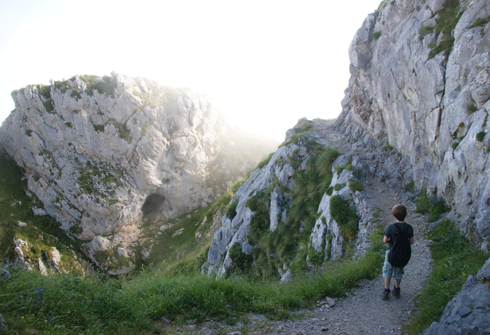 DEST_SPAIN_PICOS-DE-EUROPA_THEME_FAMILY_CHILD_GettyImages-141453552