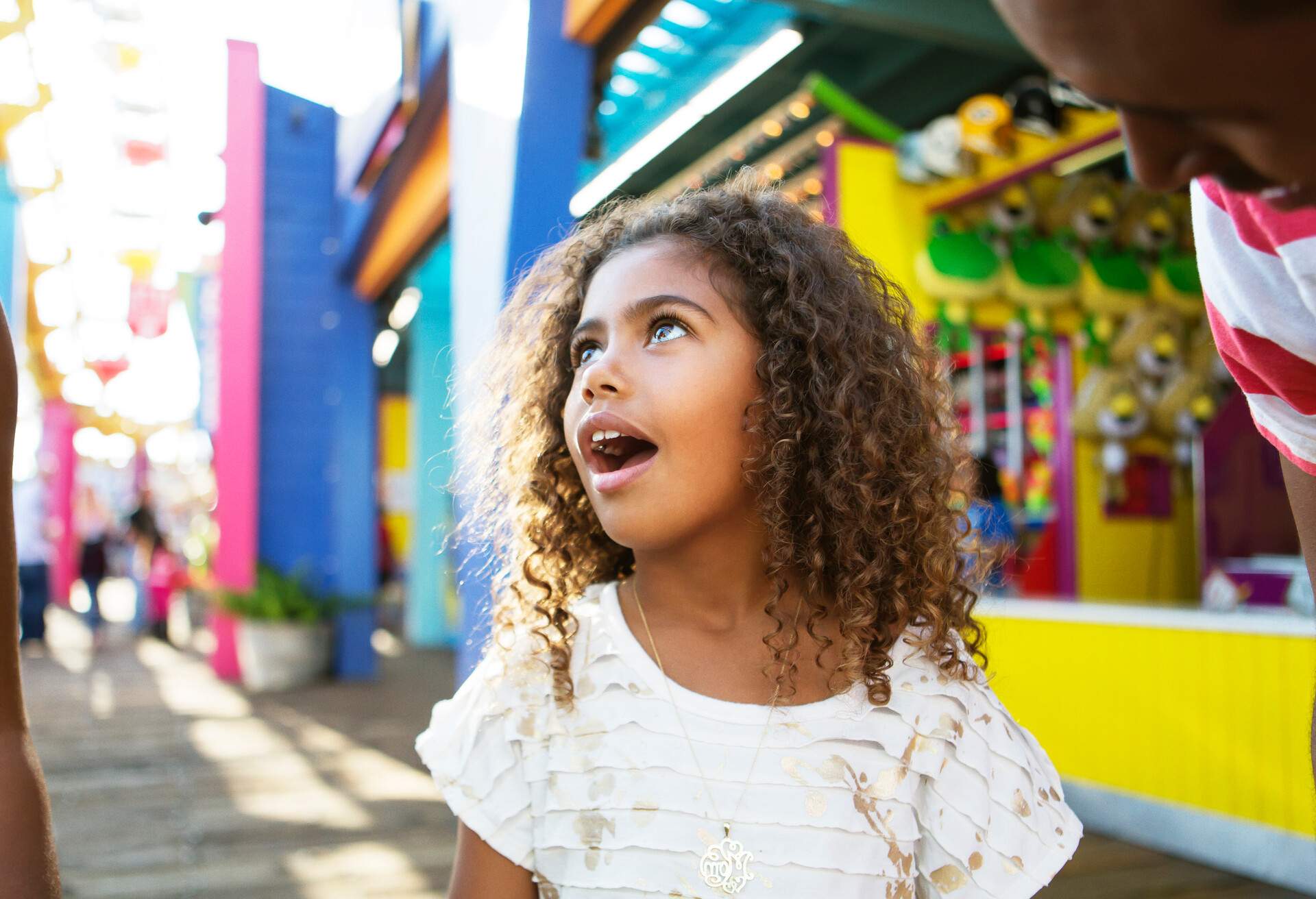 THEME_PEOPLE_KID_GIRL_AMUSEMENT_PARK_GettyImages-960854564