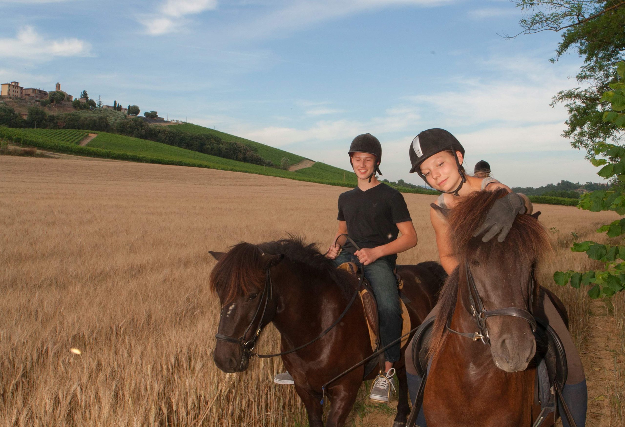 dest_italy_tuscany_theme_horse-riding_gettyimages-152847724