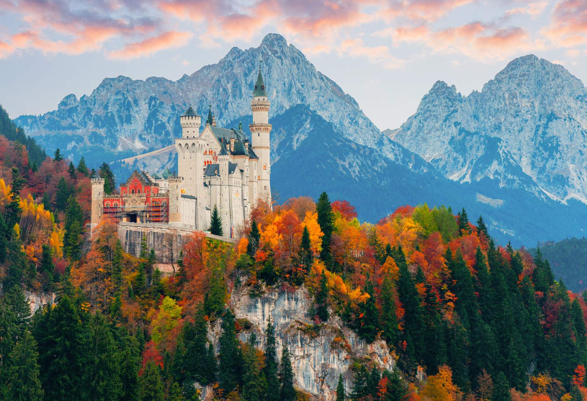 DEST_GERMANY_BAVARIA_NEUSCHWANSTEIN-CASTLE_shutterstock-portfolio_1448497781