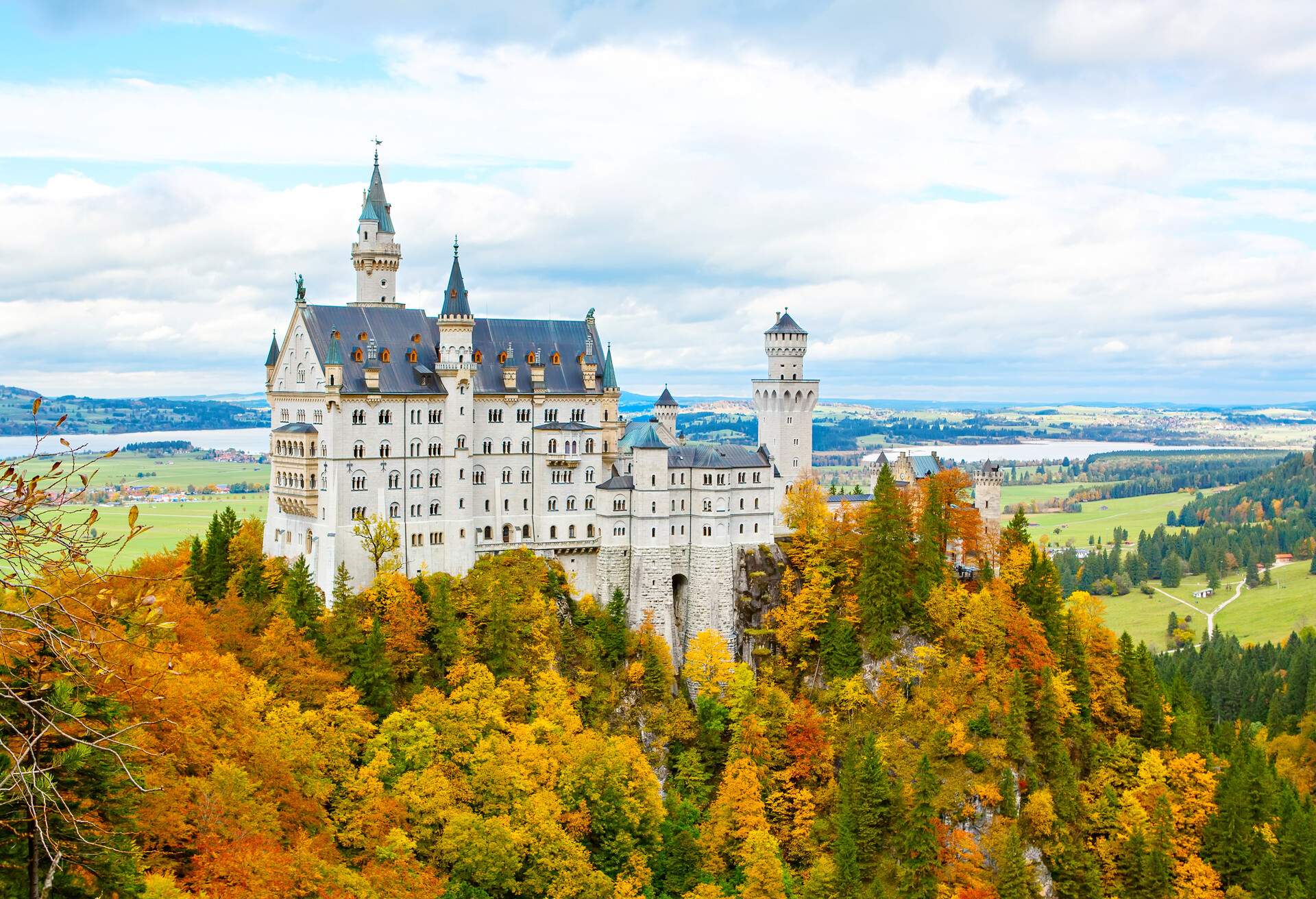 DEST_GERMANY_BAVARIA_NEUSCHWANSTEIN-CASTLE_shutterstock-portfolio_502823398