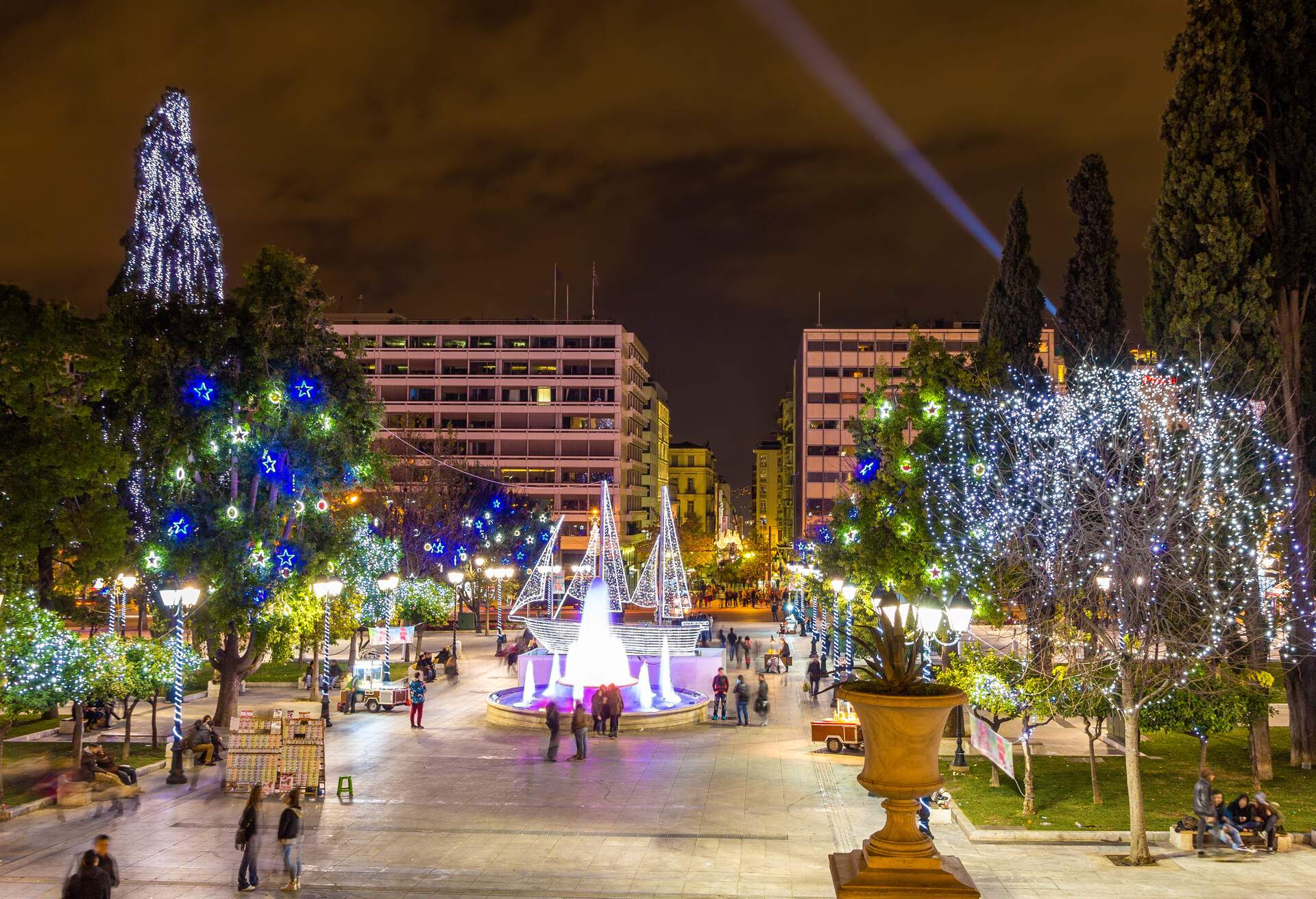 DEST_GREECE_ATHENS_THEME_CHRISTMAS_GettyImages-488390788