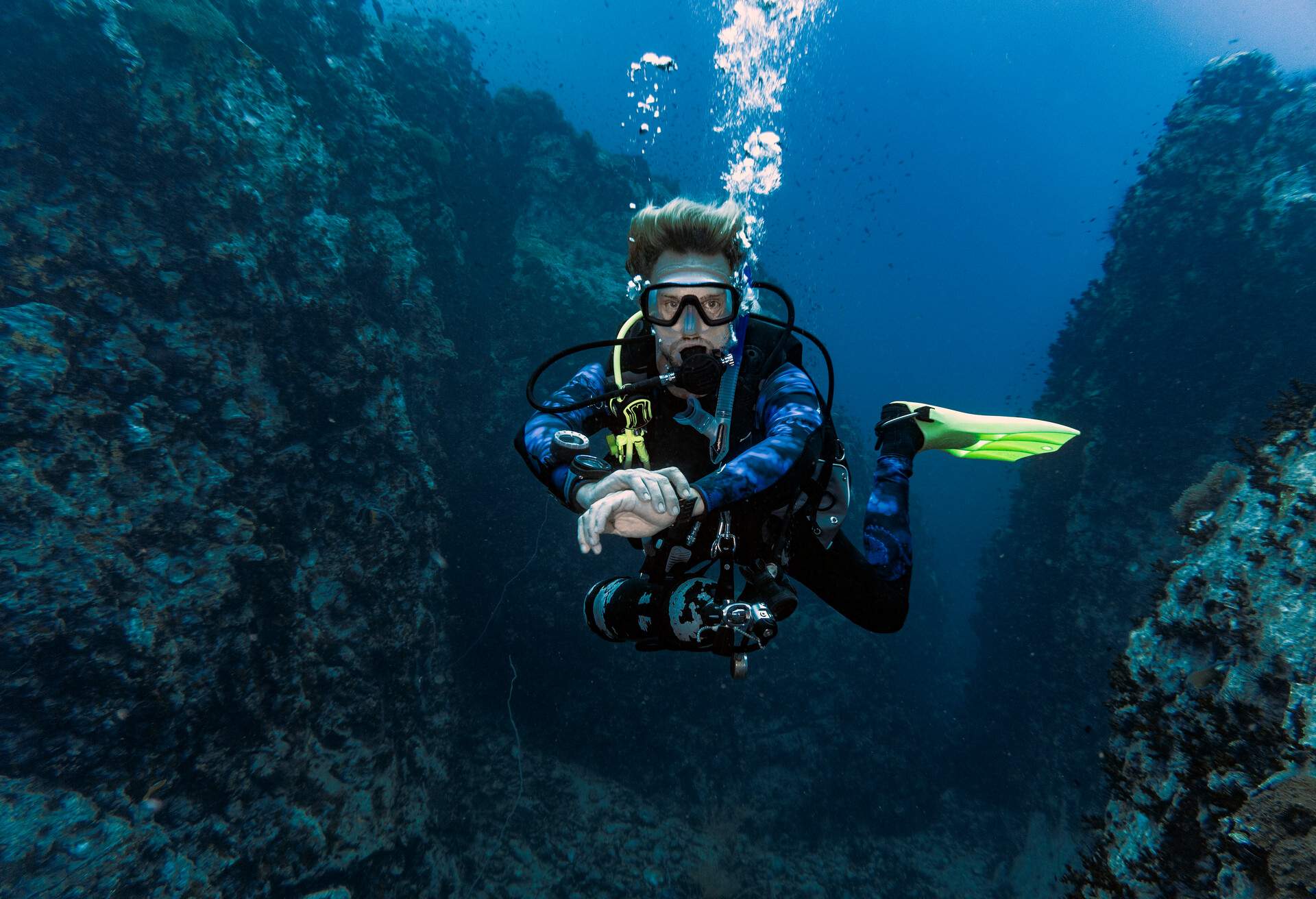 DEST_THAILAND_KOH_TAO_DIVING_GettyImages-1374647182