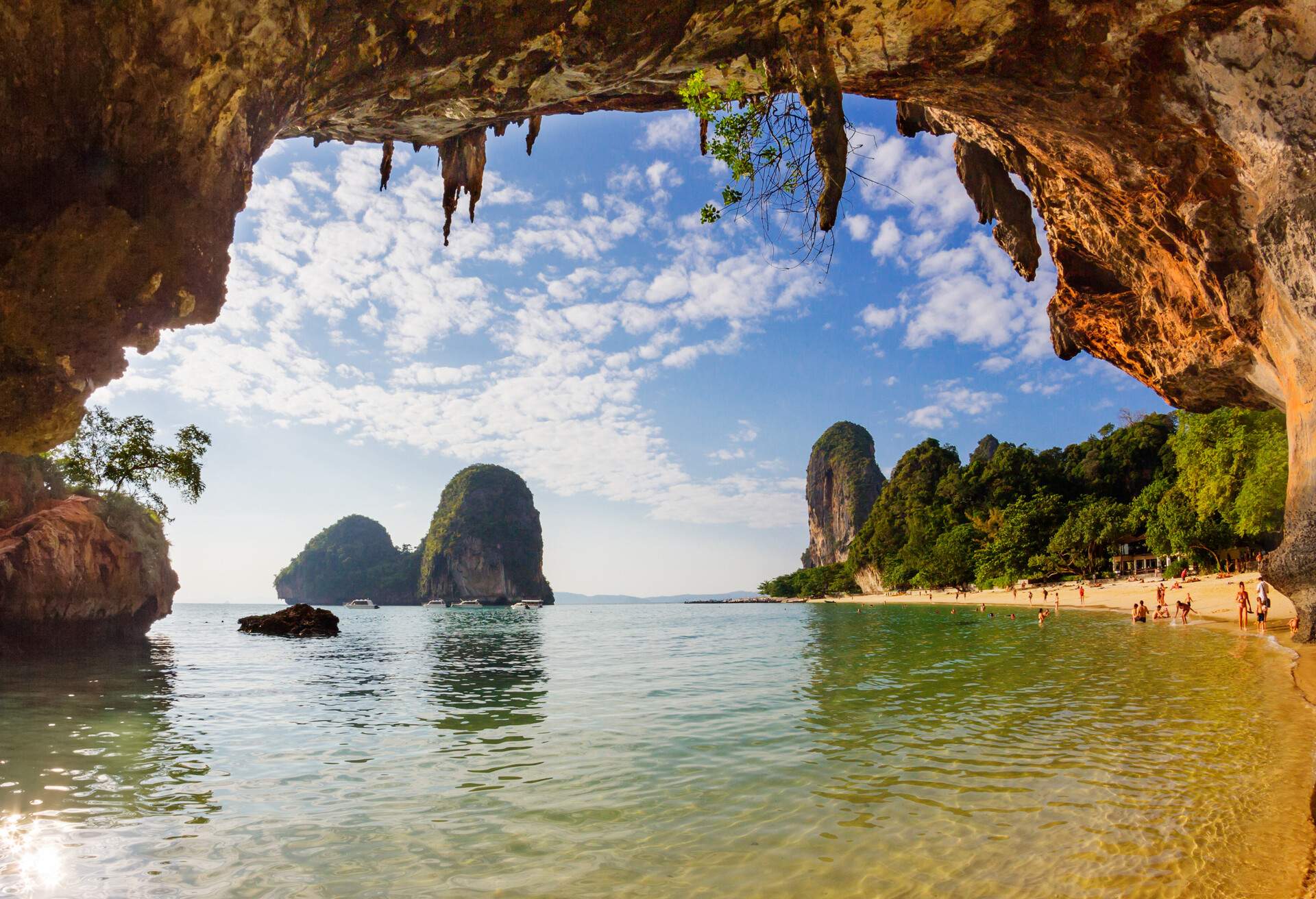 DEST_THAILAND_KRABI_RAILAY_PHRA NANG CAVE BEACH_shutterstock-premier_610330694