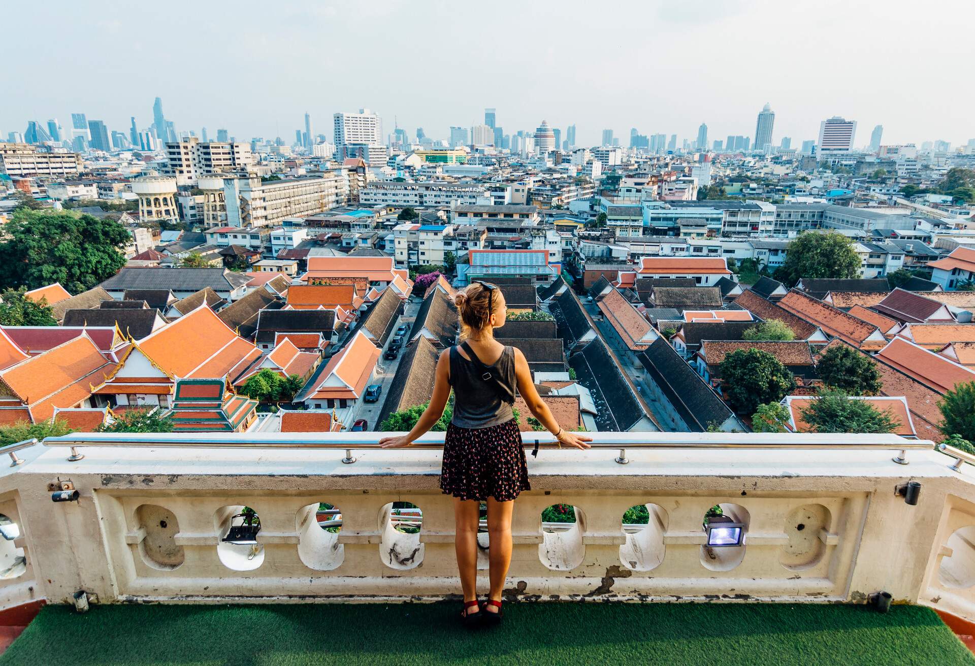 DEST_THAILAND_WOMAN_SKYLINE_GettyImages-660601032.jpg