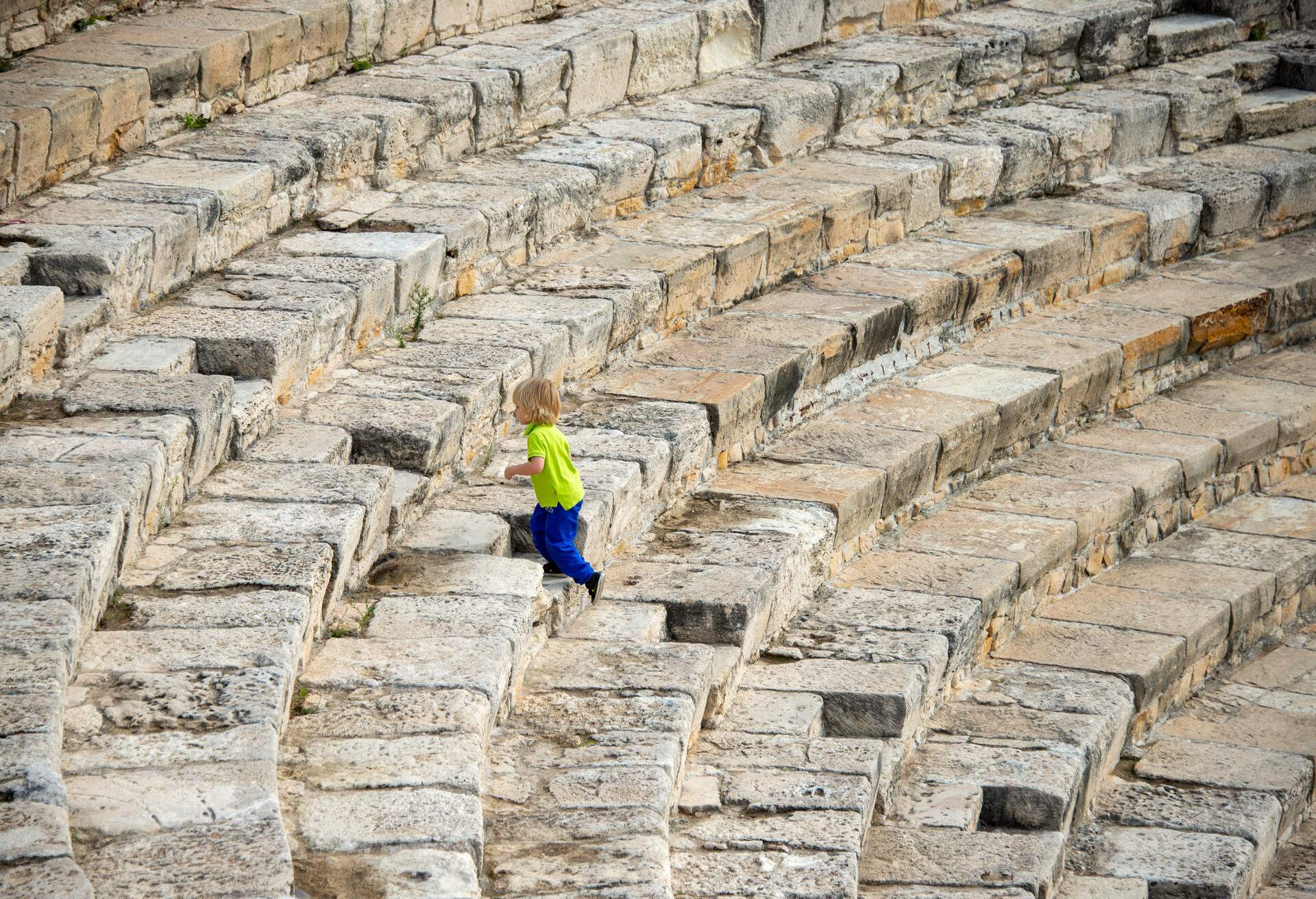 THEME_PEOPLE_KID_AMPHITHEATER_ARCAEOLOGICAL_GettyImages