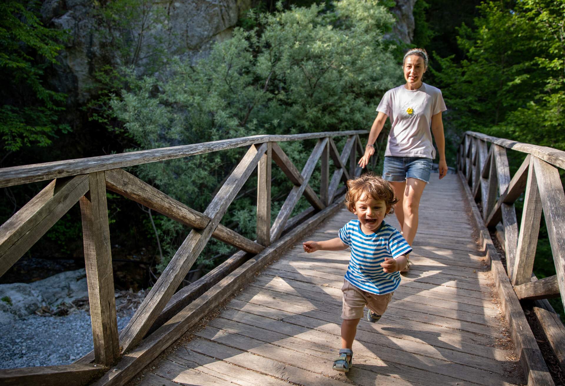 THEME_PEOPLE_KID_WOMAN_HIKE_BRIDGE_GettyImages