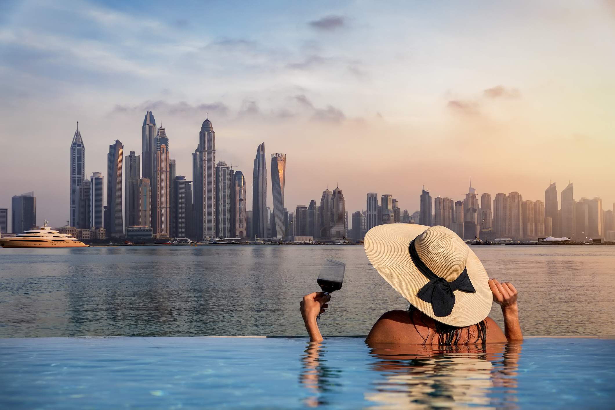 DEST_DUBAI_INFINITYPOOL_gettyimages