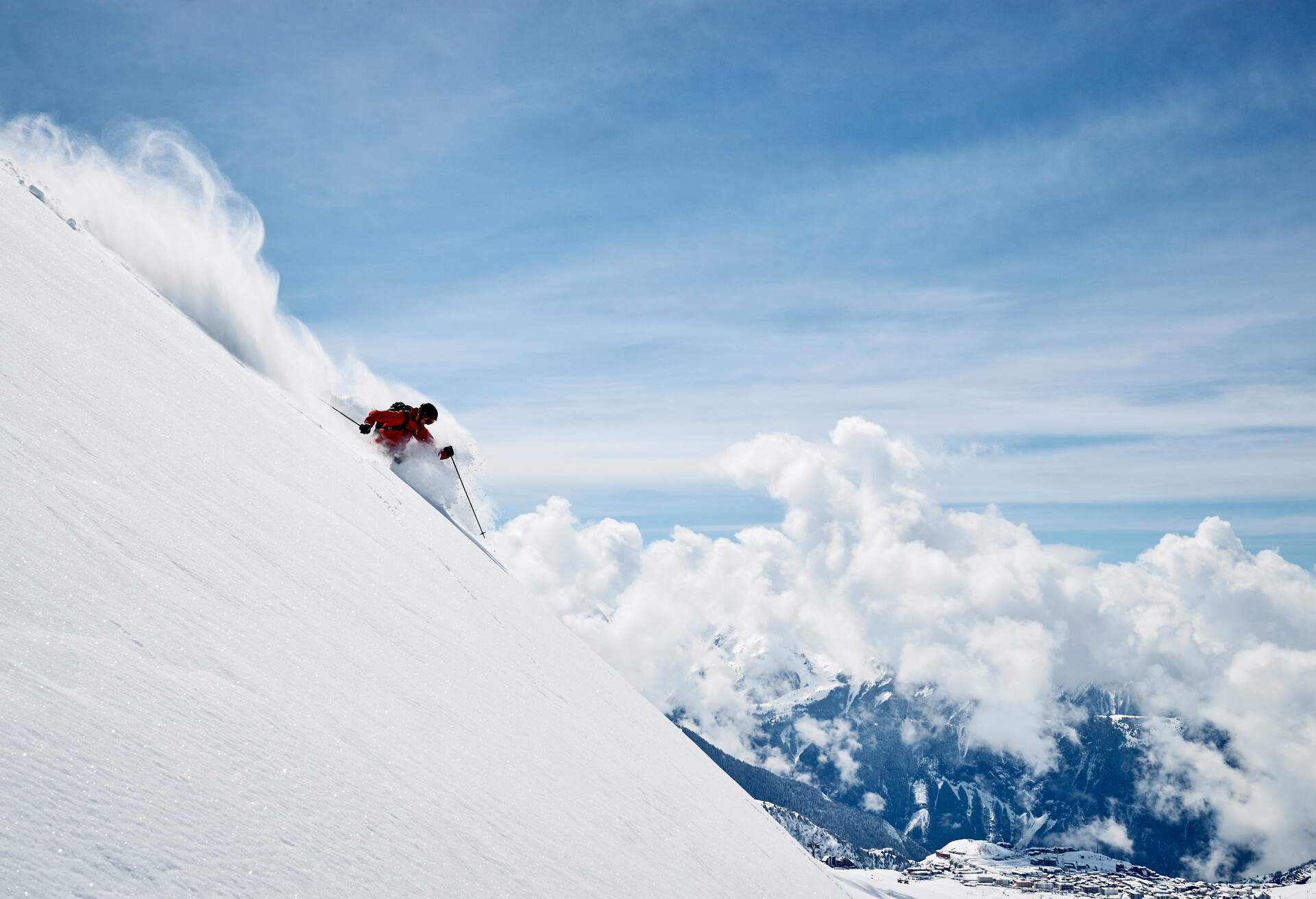 DEST_FRANCE_HUEZ_THEME_SKIING-GettyImages-1134296608