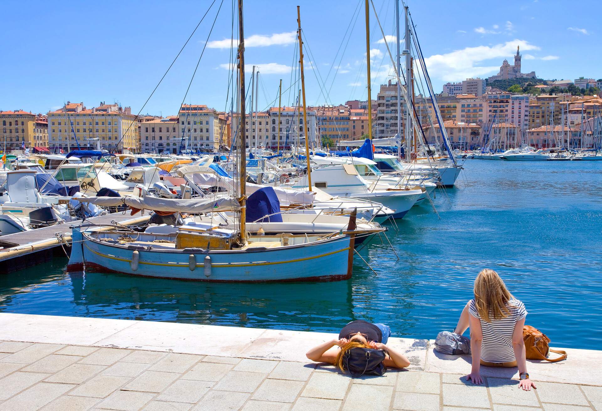 DEST_FRANCE_MARSEILLE_Women relaxing at the old port of Marseille_shutterstock-premier_1038850441