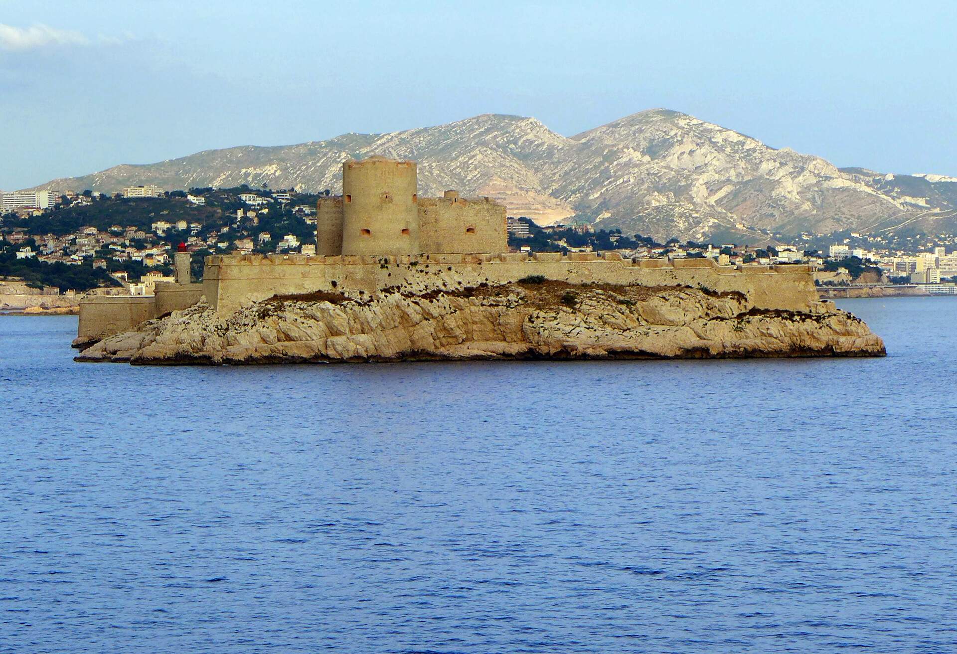 DEST_FRANCE_Marseille_prison-island.jpg