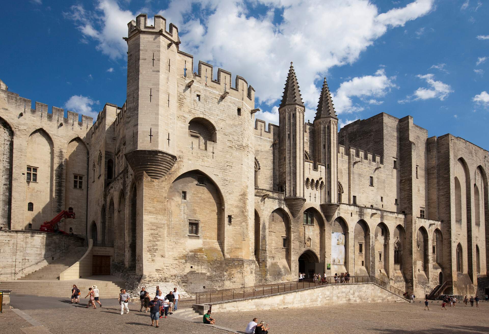 DEST_FRANCE_The-Papal-Palace-of-Avignon.jpg
